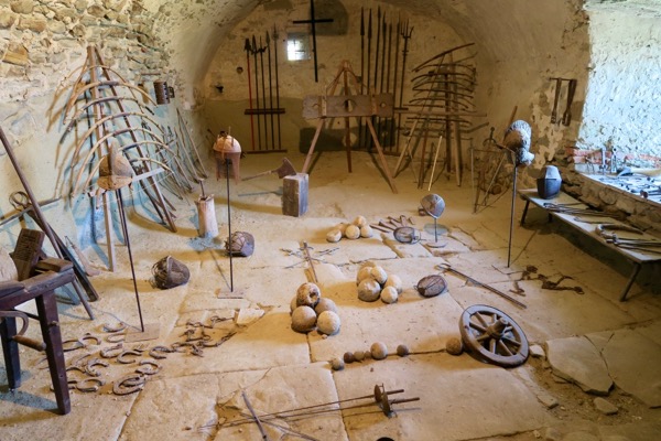 Rocca d'Olgisio Val Tidone armi palle cannone elmi